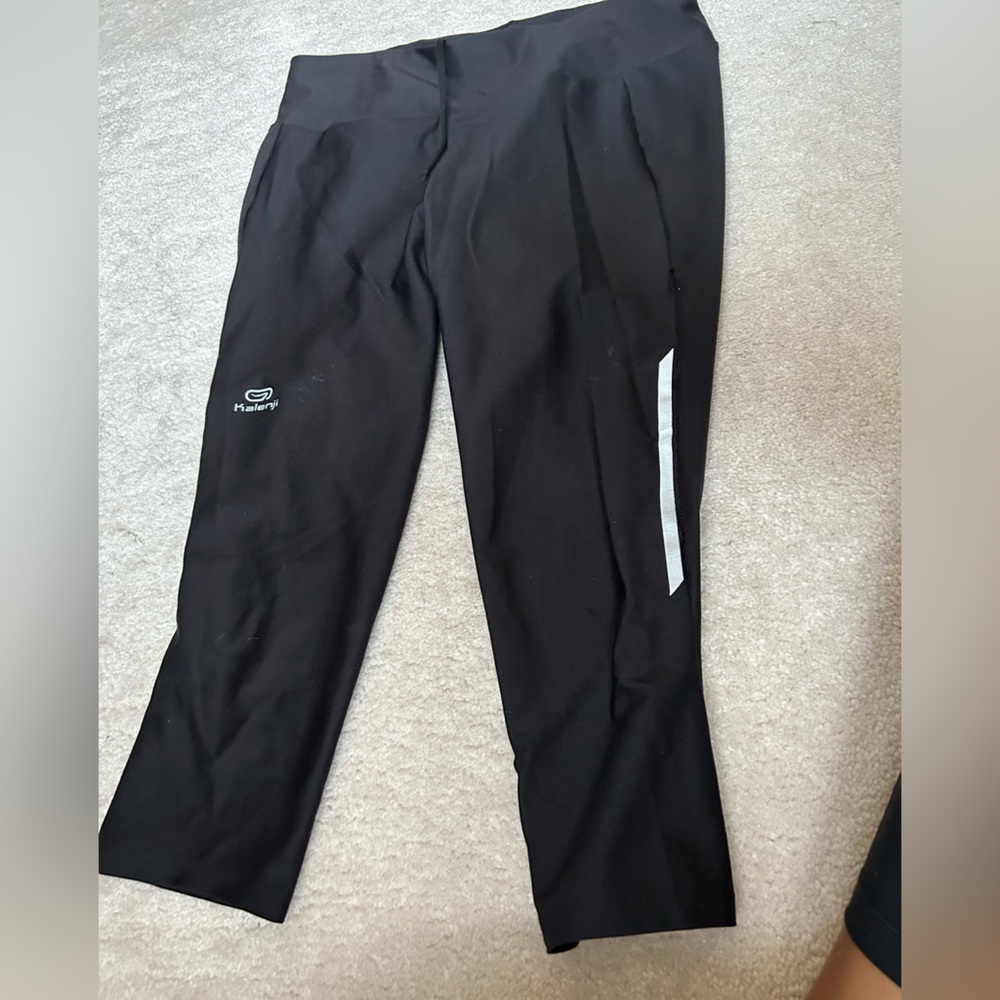 3 FOR $30 Decathlon crop running tights